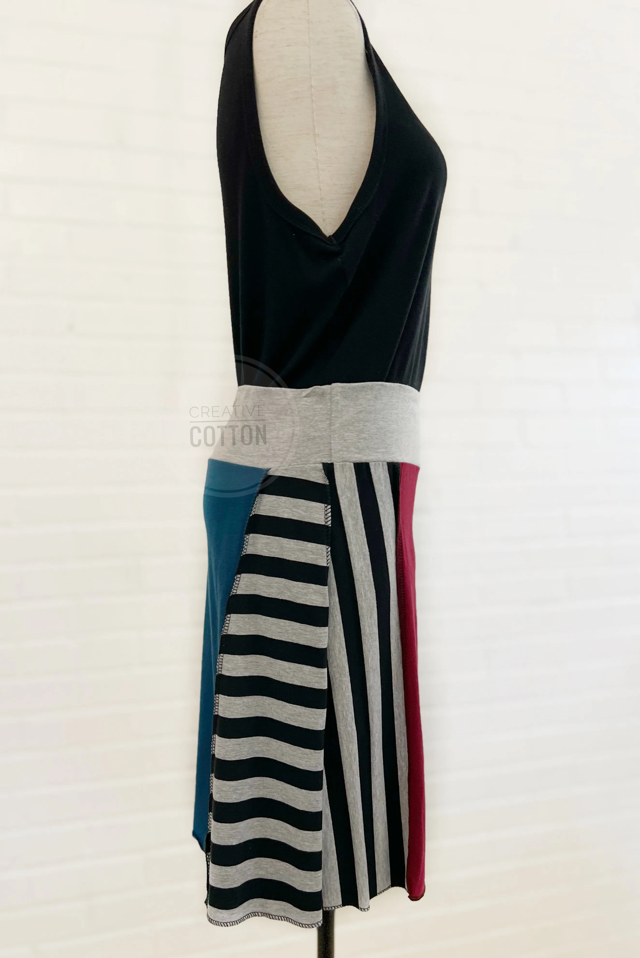 Abstract Black on Gray Funky Knit Skirt