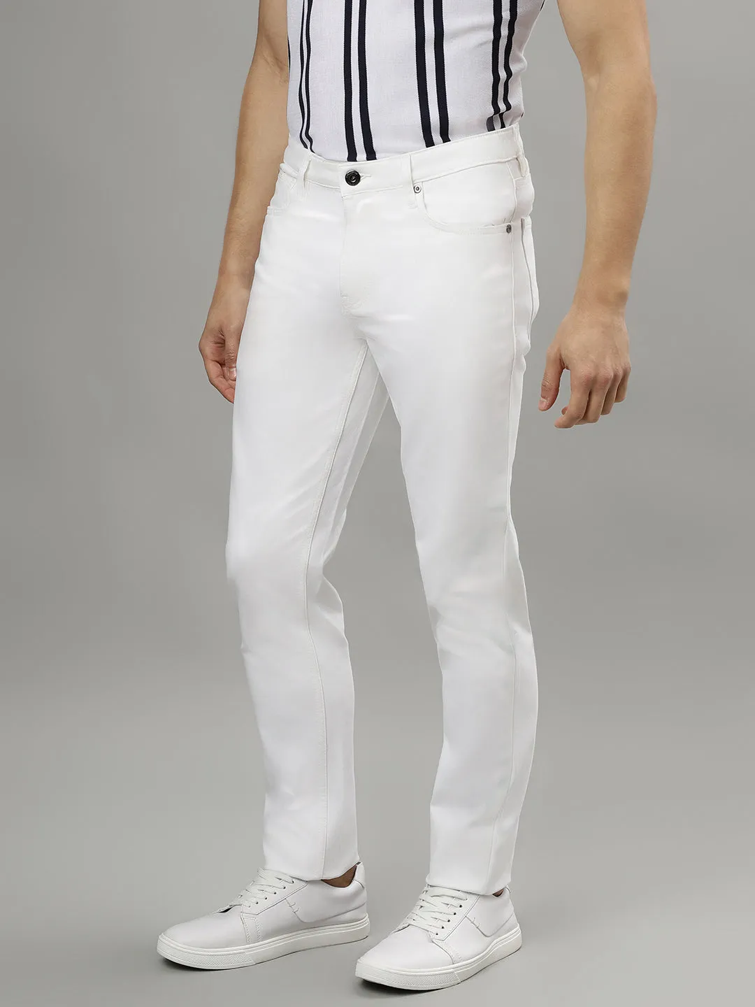 LINDBERGH Men White Solid Mid-Rise Tapered Fit Jeans