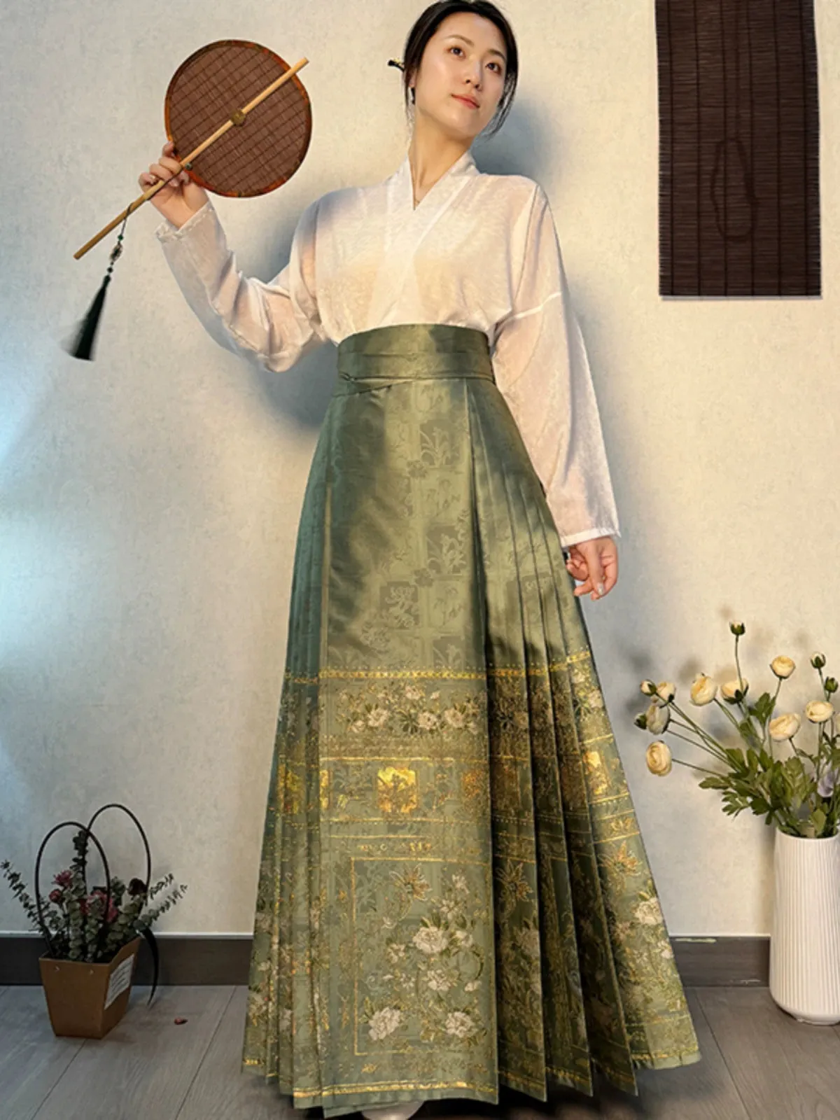 Shan Ping 扇屏 Folding Screen Ming Dynasty Mamian Skirt